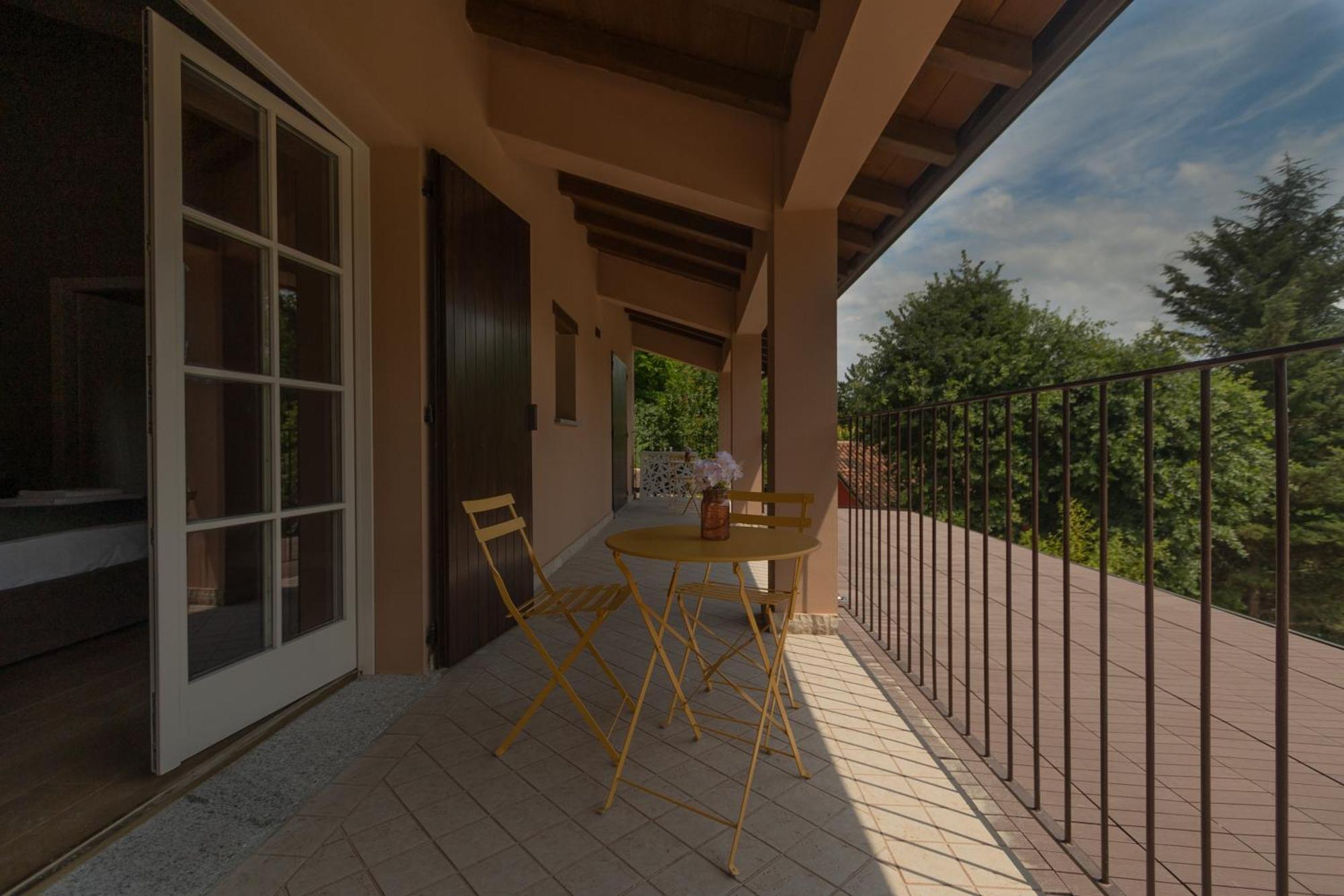 Luce Boutique Hotel Fortunago Esterno foto
