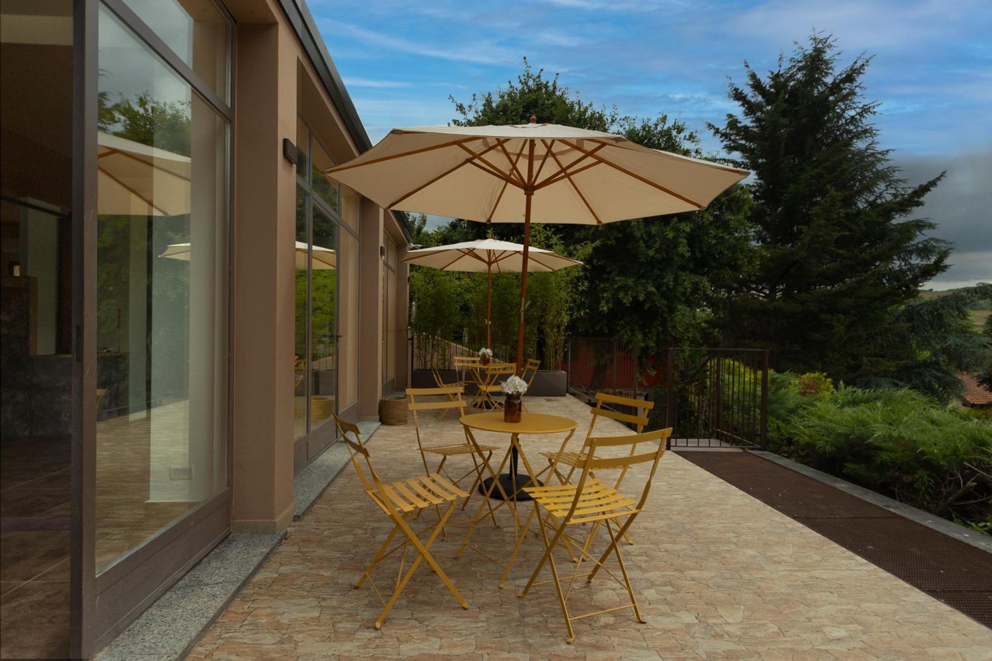 Luce Boutique Hotel Fortunago Esterno foto